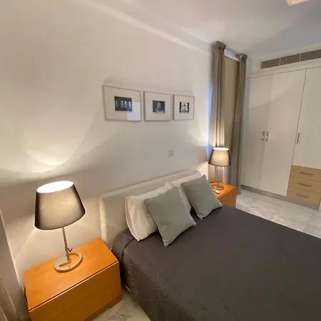 Sea View Penthouse Elysia Park פאפוס