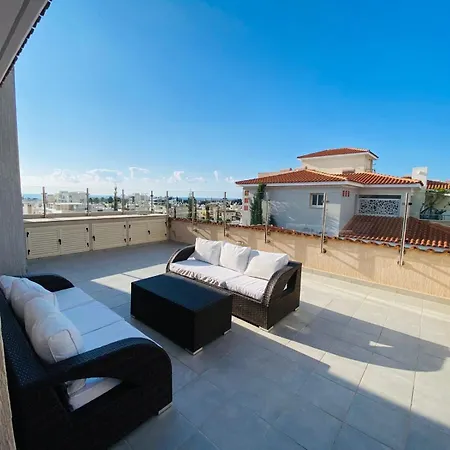Sea View Penthouse Elysia Park פאפוס